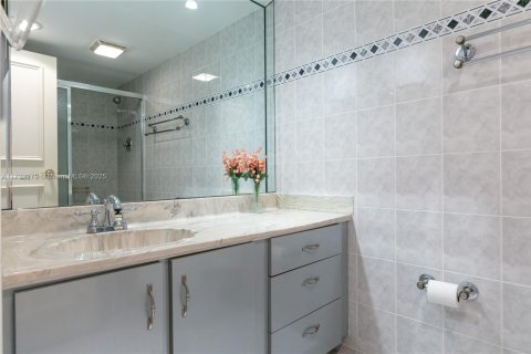 Condominio en venta en Sunny Isles Beach, Florida, 2 dormitorios, 143.44 m2 № 1695953 - foto 14