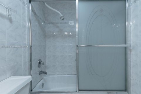 Condominio en venta en Sunny Isles Beach, Florida, 2 dormitorios, 143.44 m2 № 1695953 - foto 21