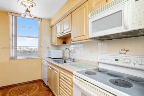 Condominio en venta en Sunny Isles Beach, Florida, 2 dormitorios, 143.44 m2 № 1695953 - foto 13