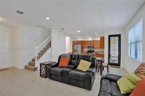 Townhouse in Sunrise, Florida 3 bedrooms, 143.63 sq.m. № 2076104 - photo 30