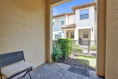 Townhouse in Sunrise, Florida 3 bedrooms, 143.63 sq.m. № 2076104 - photo 6