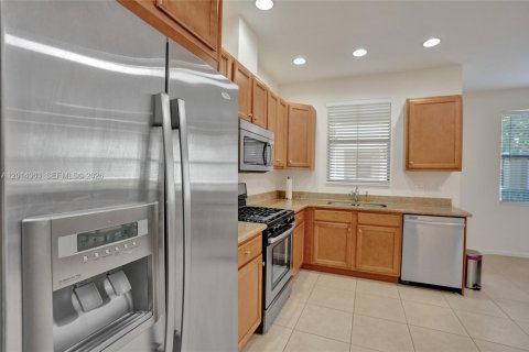 Townhouse in Sunrise, Florida 3 bedrooms, 143.63 sq.m. № 2076104 - photo 25