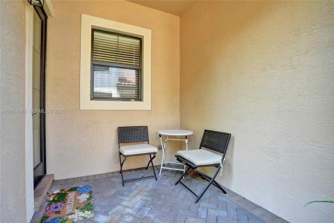 Townhouse in Sunrise, Florida 3 bedrooms, 143.63 sq.m. № 2076104 - photo 14