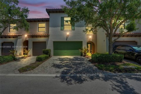 Townhouse in Sunrise, Florida 3 bedrooms, 143.63 sq.m. № 2076104 - photo 5