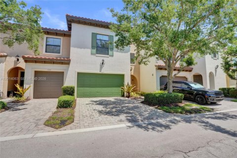 Townhouse in Sunrise, Florida 3 bedrooms, 143.63 sq.m. № 2076104