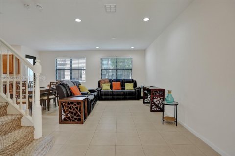 Townhouse in Sunrise, Florida 3 bedrooms, 143.63 sq.m. № 2076104 - photo 27