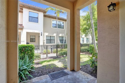 Townhouse in Sunrise, Florida 3 bedrooms, 143.63 sq.m. № 2076104 - photo 11