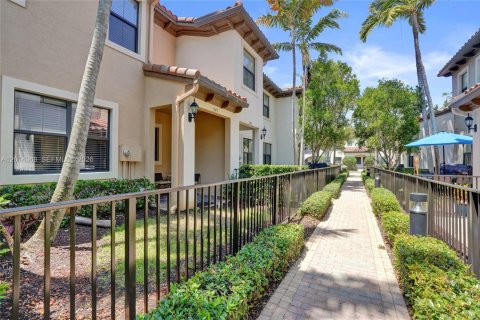 Townhouse in Sunrise, Florida 3 bedrooms, 143.63 sq.m. № 2076104 - photo 12