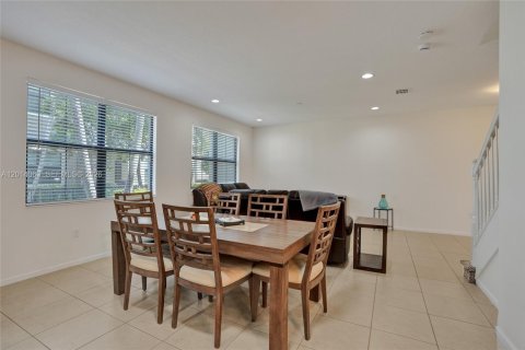 Townhouse in Sunrise, Florida 3 bedrooms, 143.63 sq.m. № 2076104 - photo 21