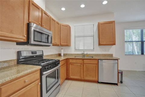 Townhouse in Sunrise, Florida 3 bedrooms, 143.63 sq.m. № 2076104 - photo 24