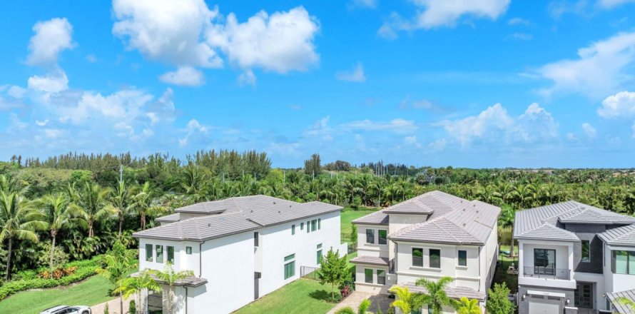 House in Boca Raton, Florida 7 bedrooms, 537.16 sq.m. № 1188617