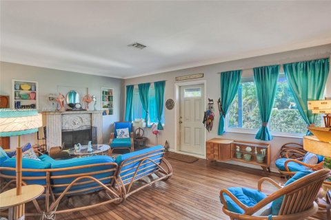 House in Miami Shores, Florida 3 bedrooms, 127.83 sq.m. № 1746224 - photo 9