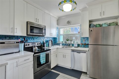 House in Miami Shores, Florida 3 bedrooms, 127.83 sq.m. № 1746224 - photo 4