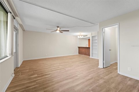 Condominio en venta en Clearwater, Florida, 3 habitaciones, 52.49 m2 № 2097809 - foto 3