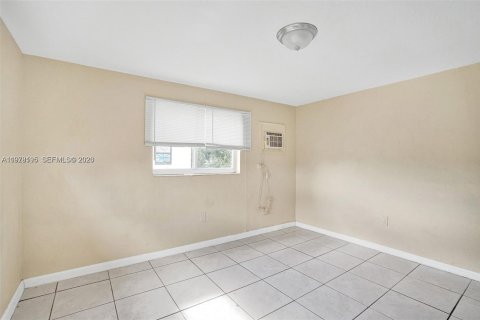 Propiedad comercial en venta en Miami, Florida, 339.84 m2 № 2078979 - foto 10