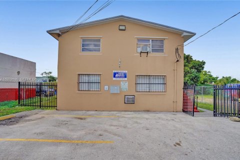 Immobilier commercial à Miami, Floride 339.84 m2 № 2078979