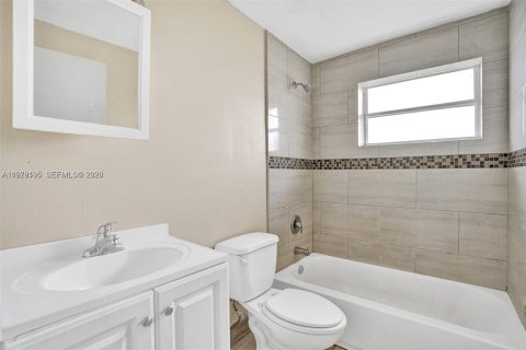 Propiedad comercial en venta en Miami, Florida, 339.84 m2 № 2078979 - foto 11