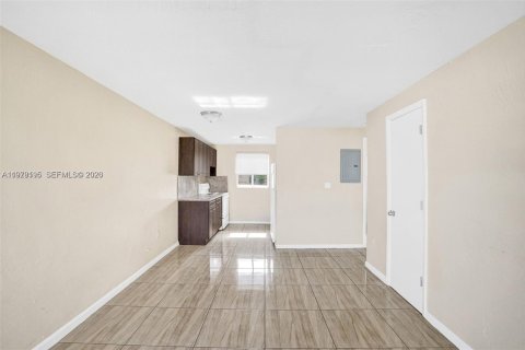 Propiedad comercial en venta en Miami, Florida, 339.84 m2 № 2078979 - foto 19