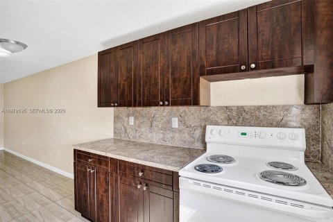 Propiedad comercial en venta en Miami, Florida, 339.84 m2 № 2078979 - foto 7