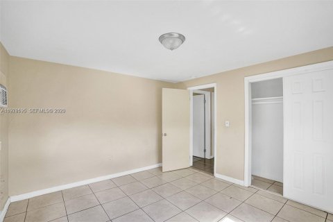 Propiedad comercial en venta en Miami, Florida, 339.84 m2 № 2078979 - foto 8