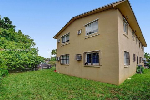 Propiedad comercial en venta en Miami, Florida, 339.84 m2 № 2078979 - foto 3
