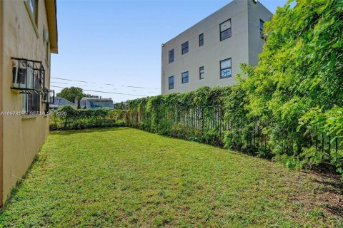 Propiedad comercial en venta en Miami, Florida, 339.84 m2 № 2078979 - foto 25