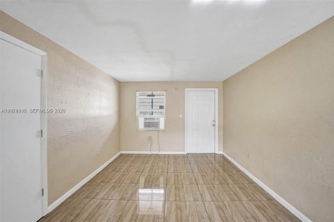 Propiedad comercial en venta en Miami, Florida, 339.84 m2 № 2078979 - foto 12