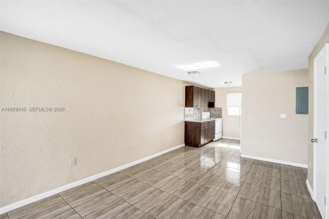 Propiedad comercial en venta en Miami, Florida, 339.84 m2 № 2078979 - foto 6