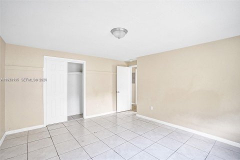 Propiedad comercial en venta en Miami, Florida, 339.84 m2 № 2078979 - foto 17
