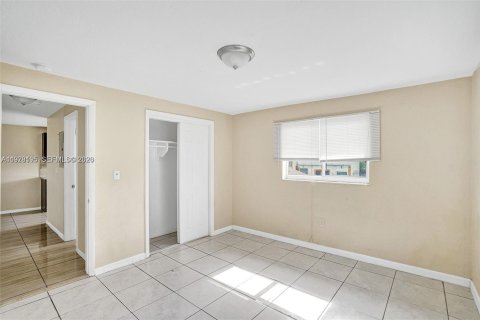 Propiedad comercial en venta en Miami, Florida, 339.84 m2 № 2078979 - foto 16