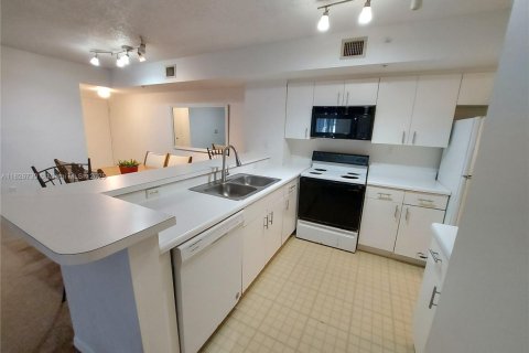 Condo in Davie, Florida, 2 bedrooms  № 1796988 - photo 18
