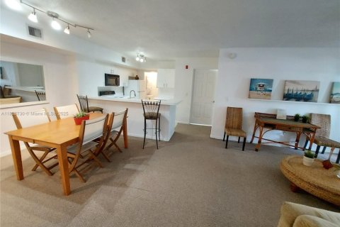 Condo in Davie, Florida, 2 bedrooms  № 1796988 - photo 9