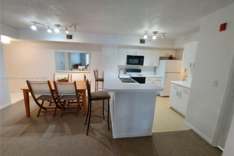 Condo in Davie, Florida, 2 bedrooms  № 1796988 - photo 15