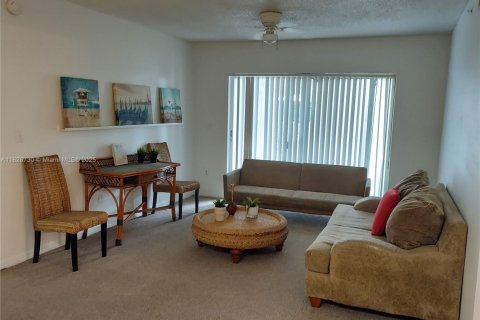 Condo in Davie, Florida, 2 bedrooms  № 1796988 - photo 11