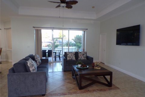 House in Port Charlotte, Florida 3 bedrooms, 195.19 sq.m. № 1733191 - photo 23