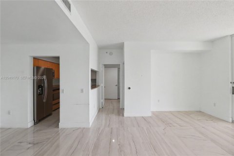 Condo in Miami, Florida, 2 bedrooms  № 2086345 - photo 5