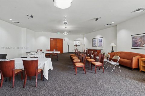 Condo in Miami, Florida, 2 bedrooms  № 2086345 - photo 29