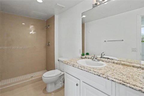 Condo in Miami, Florida, 2 bedrooms  № 2086345 - photo 13