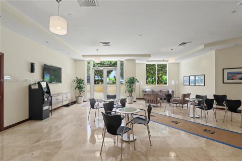 Condo in Miami, Florida, 2 bedrooms  № 2086345 - photo 28