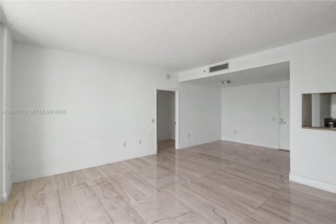 Condo in Miami, Florida, 2 bedrooms  № 2086345 - photo 4