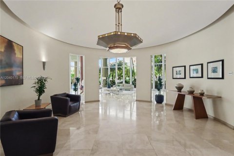 Condo in Miami, Florida, 2 bedrooms  № 2086345 - photo 25