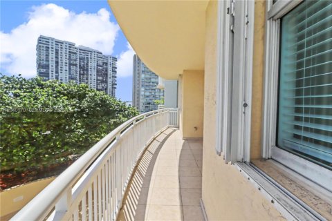 Condo in Miami, Florida, 2 bedrooms  № 2086345 - photo 21