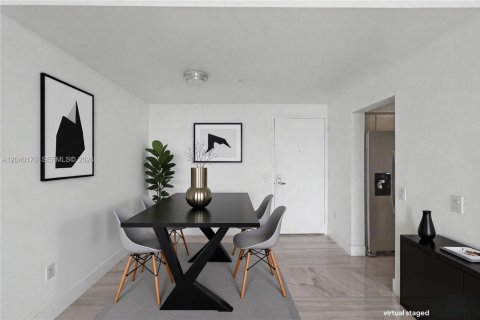 Condo in Miami, Florida, 2 bedrooms  № 2086345 - photo 9