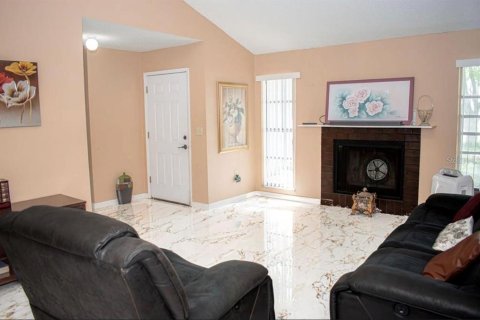 House in Lakeland, Florida 3 bedrooms, 132.29 sq.m. № 1900411 - photo 2