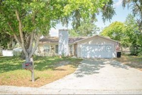 House in Lakeland, Florida 3 bedrooms, 132.29 sq.m. № 1900411 - photo 1