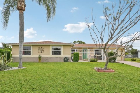 House in Apollo Beach, Florida 3 bedrooms, 157.1 sq.m. № 1734444 - photo 2