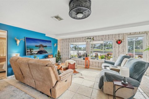 House in Apollo Beach, Florida 3 bedrooms, 157.1 sq.m. № 1734444 - photo 7