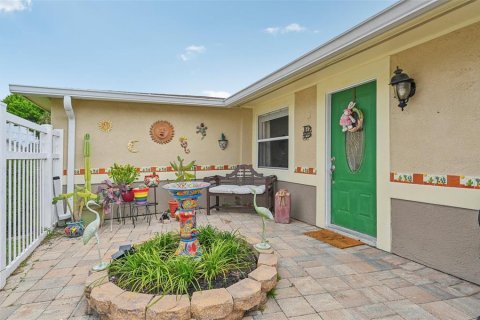 House in Apollo Beach, Florida 3 bedrooms, 157.1 sq.m. № 1734444 - photo 3