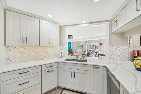 House in Apollo Beach, Florida 3 bedrooms, 157.1 sq.m. № 1734444 - photo 14