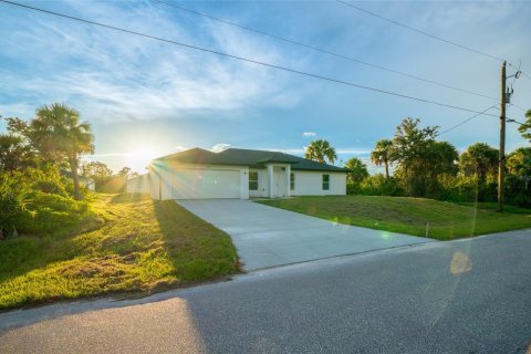 House in Port Charlotte, Florida 3 bedrooms, 125.88 sq.m. № 1918087 - photo 2